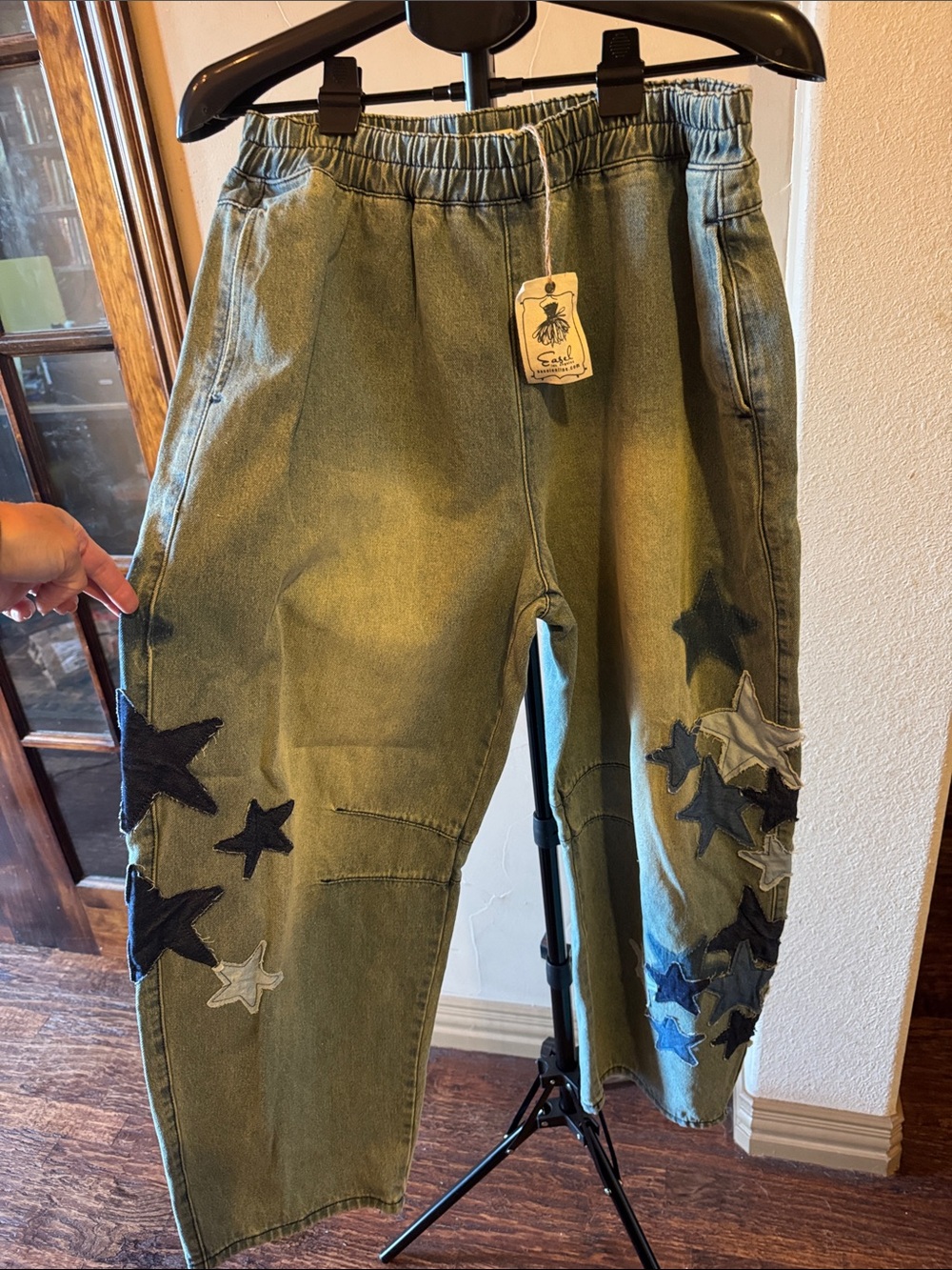 Easel Denim Wide-Leg Jeans with Star Appliqués